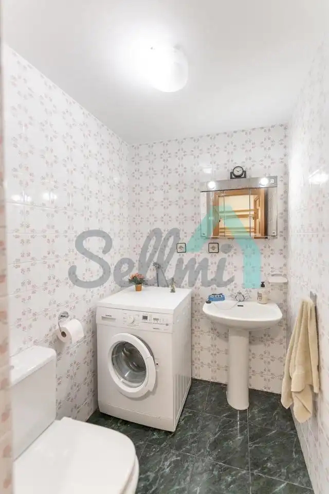 Baño de Piso de alquiler en Oviedo  con Calefacción, Parquet y Terraza