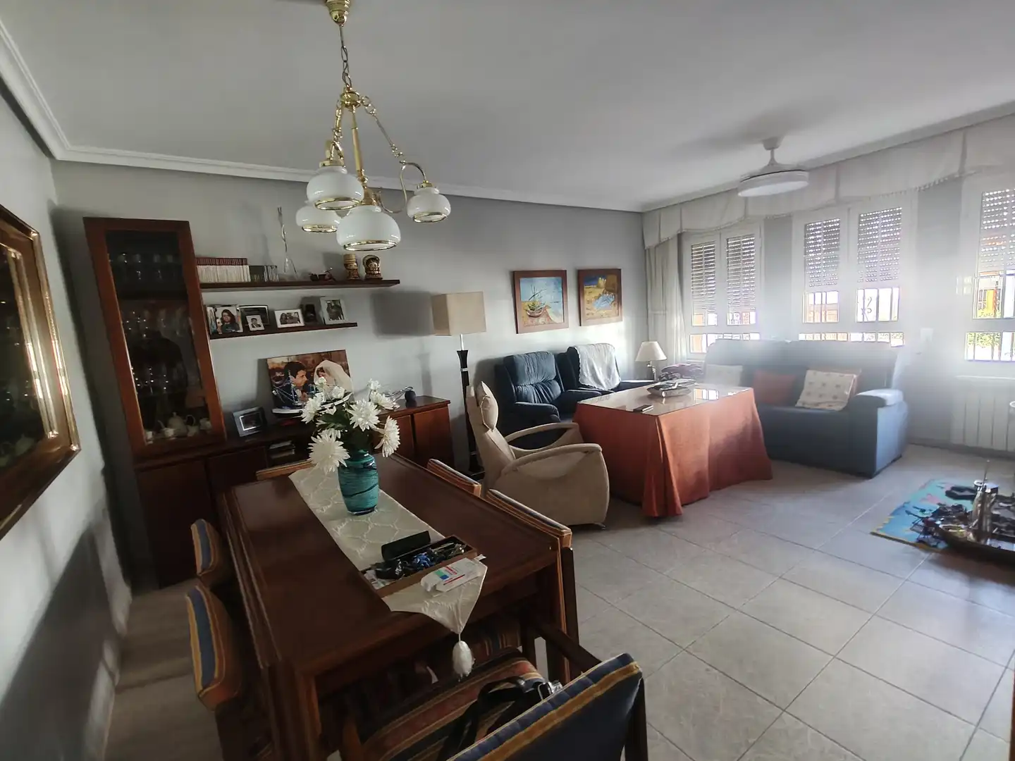 Sala d'estar de Casa o xalet en venda en Baza amb Aire condicionat, Calefacció i Moblat
