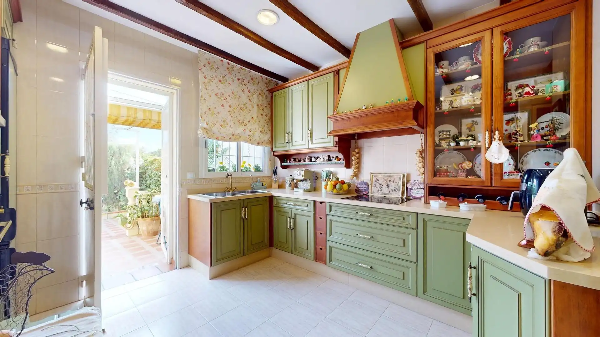 Kitchen of Houses for sale in Córdoba  with Air Conditioner, Private garden and Terrace