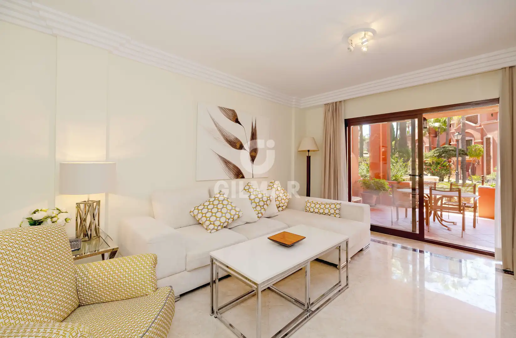 Sala d'estar de Apartament en venda en Marbella amb Calefacció, Traster i Piscina