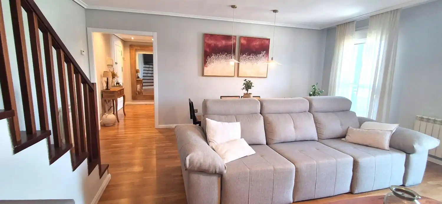Sala d'estar de Dúplex en venda en Arroyo de la Encomienda amb Calefacció, Parquet i Terrassa