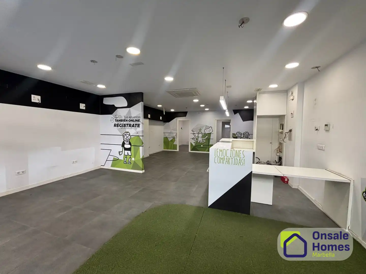 Local comercial en alquiler en Avenida Puerta del Mar