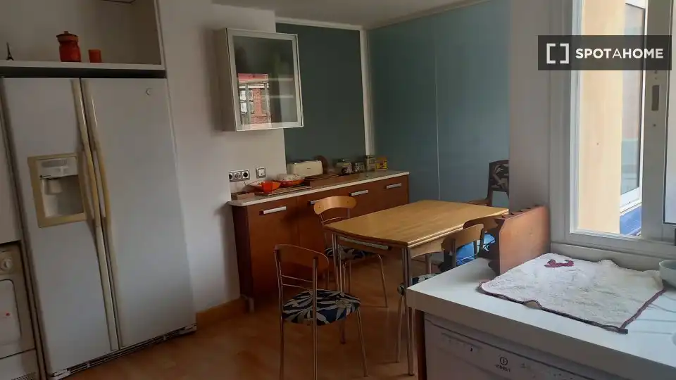 Kitchen of Flat for share in Murcia  with Air Conditioner, Heating and Furnished