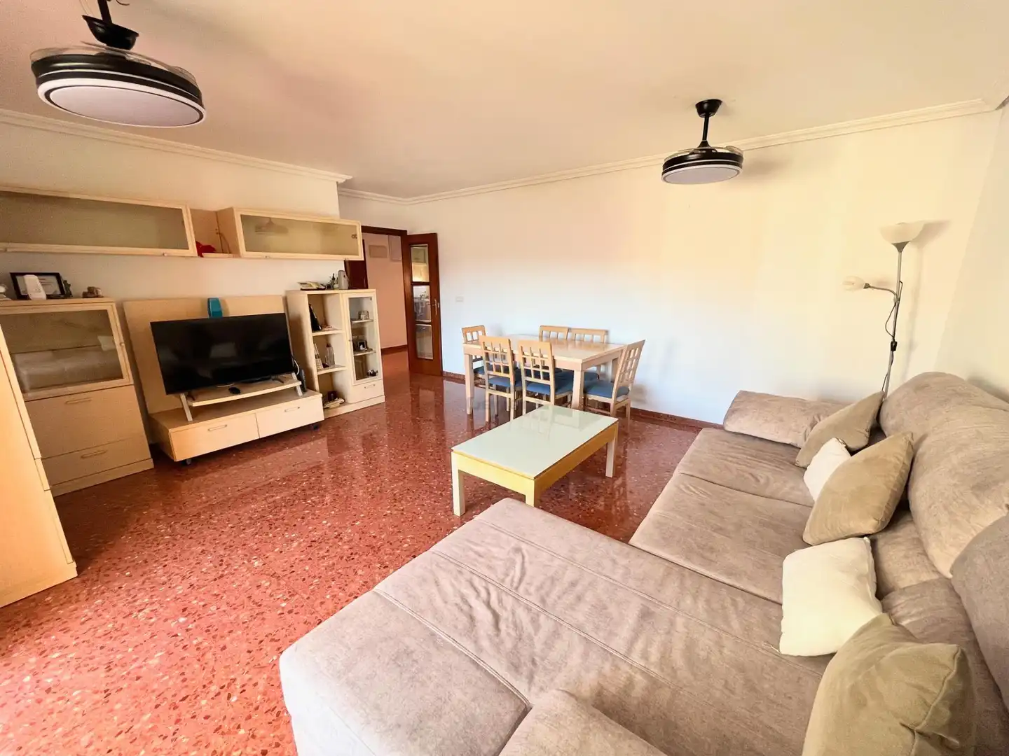 Sala de estar de Piso en venta en Alicante / Alacant con Jardín privado, Terraza y Piscina comunitaria
