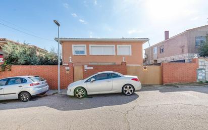 Exterior view of House or chalet for sale in Casarrubios del Monte  with Private garden and Community pool
