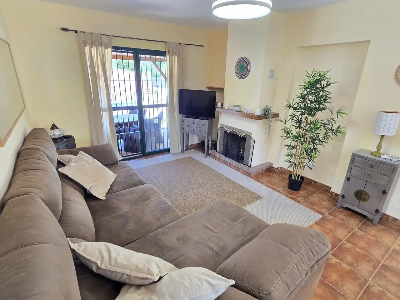 Sala d'estar de Casa o xalet en venda en Viñuela amb Aire condicionat, Terrassa i Piscina