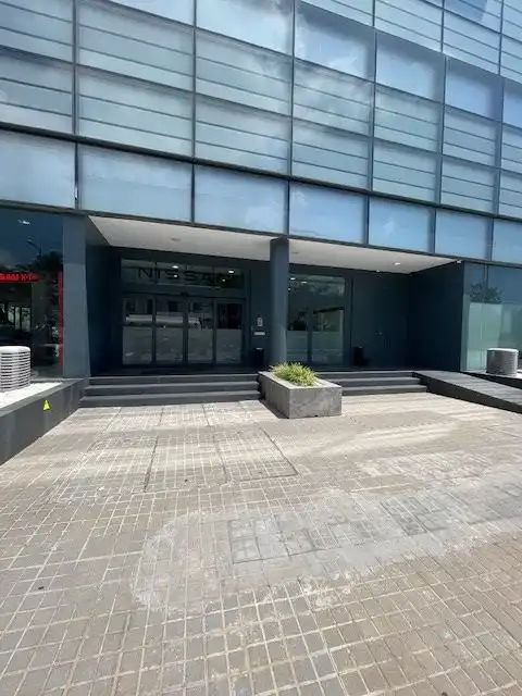 Vista exterior de Oficina de lloguer en L'Hospitalet de Llobregat amb Aire condicionat, Calefacció i Terrassa
