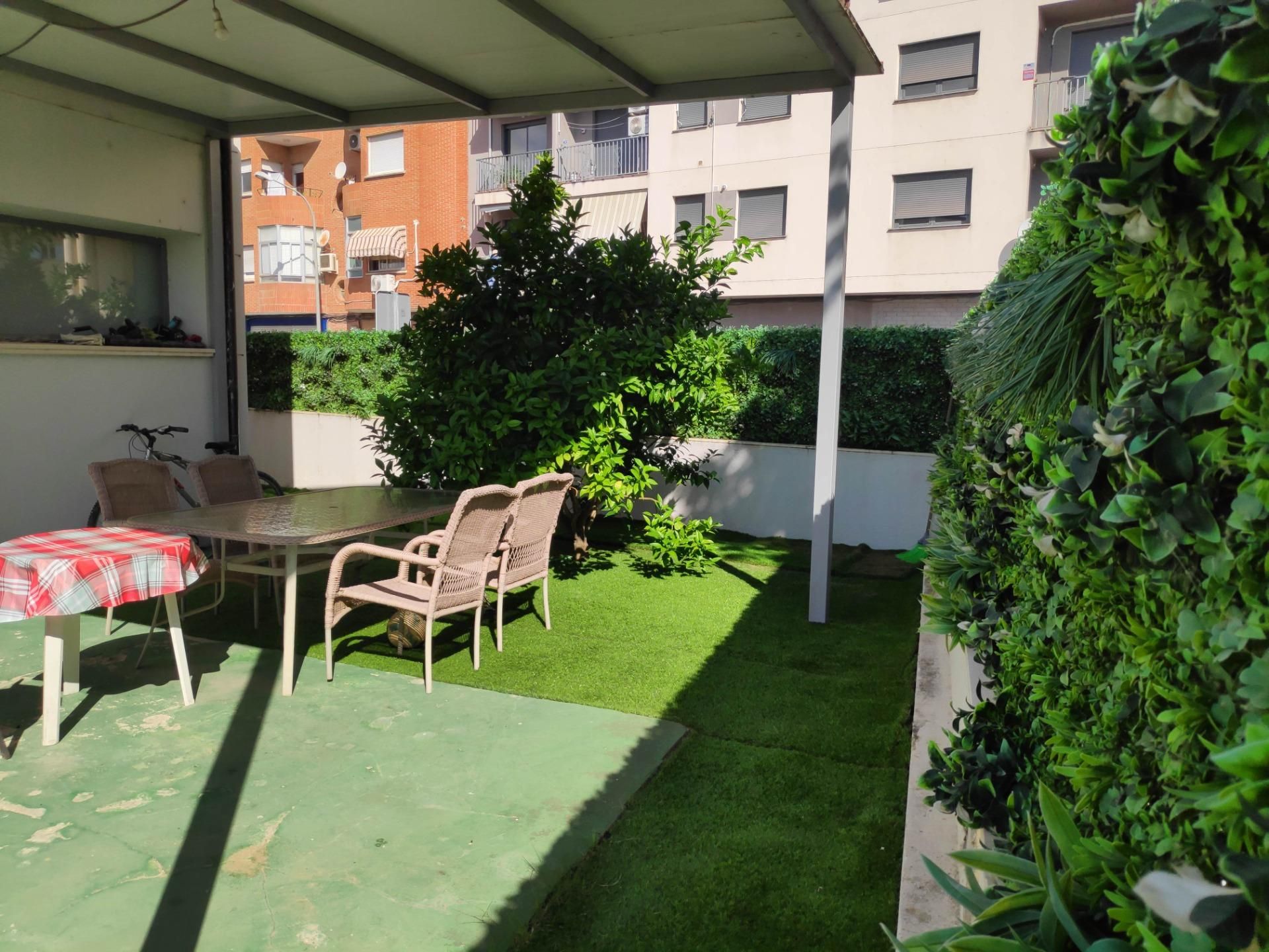 Terrassa de Casa adosada en venda en Plasencia amb Aire condicionat, Calefacció i Jardí privat