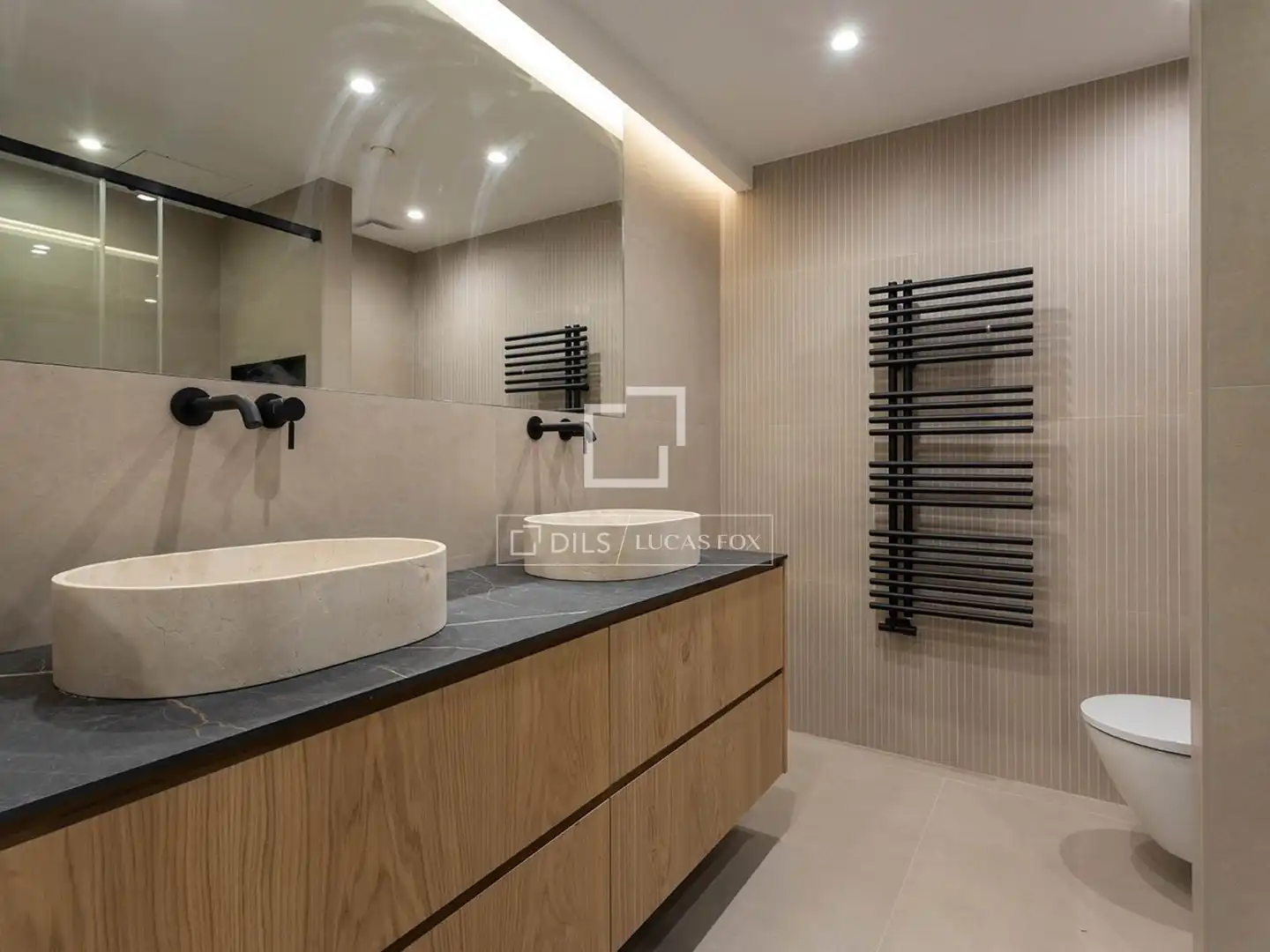 Badezimmer von Wohnung zur Miete in Barcelona mit Klimaanlage und Heizung