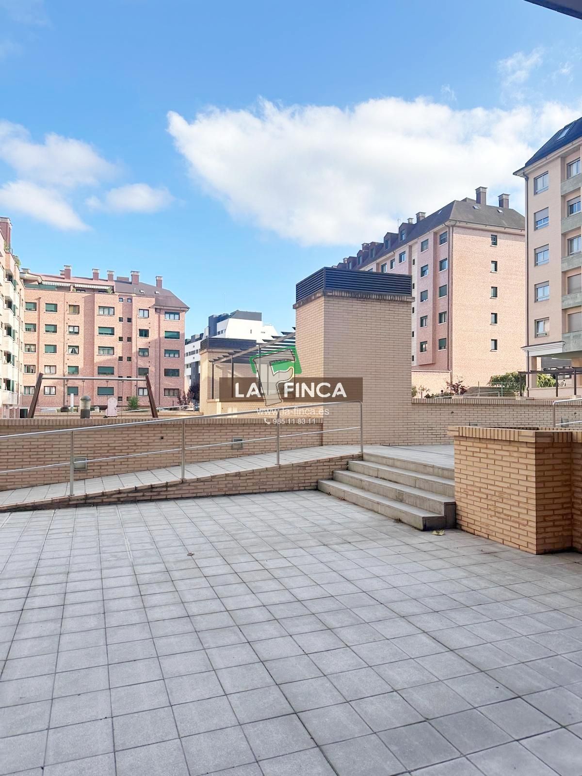 Vista exterior de Pis en venda en Oviedo  amb Calefacció i Traster