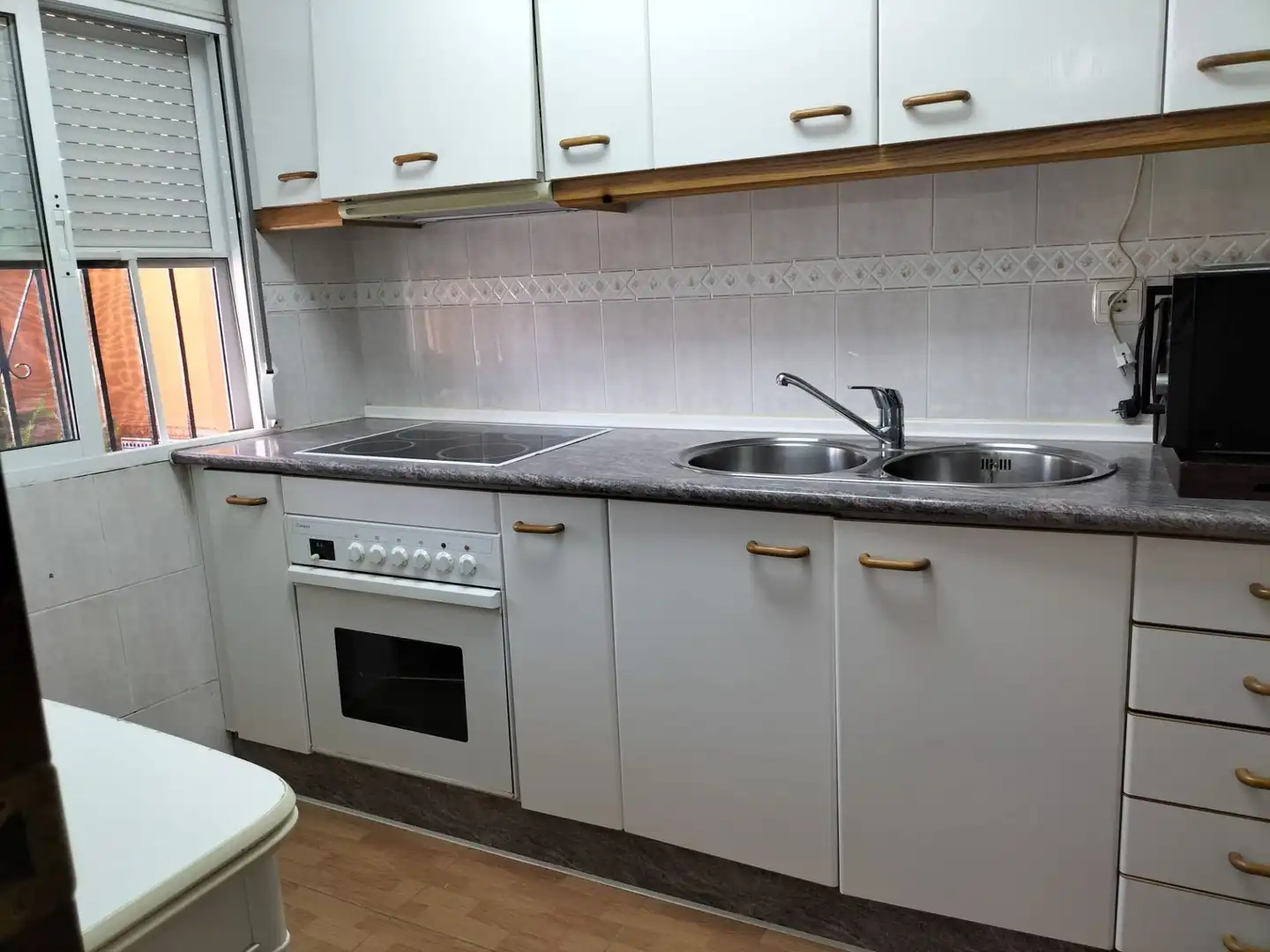 Cuina de Casa o xalet en venda en Alhaurín de la Torre amb Aire condicionat i Traster