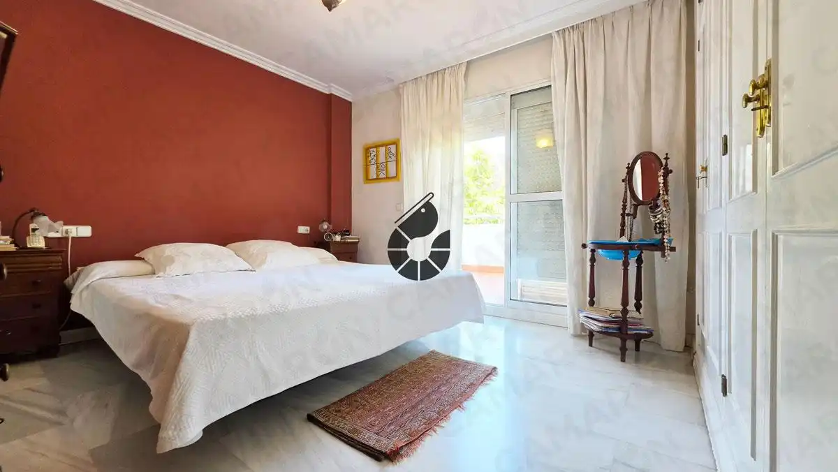 Habitación de Casa adosada en venta en Mairena del Aljarafe con Aire acondicionado, Jardín privado y Trastero