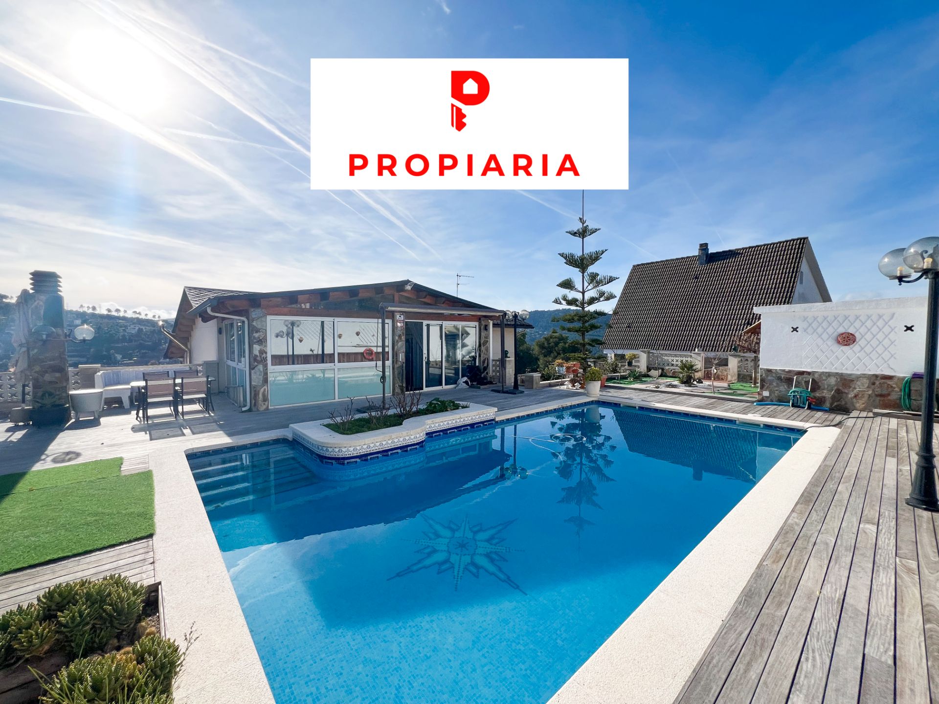 Piscina de Casa o xalet en venda en Vallirana amb Aire condicionat, Calefacció i Jardí privat