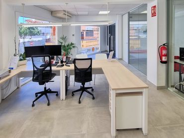 Local comercial de lloguer a Abrera