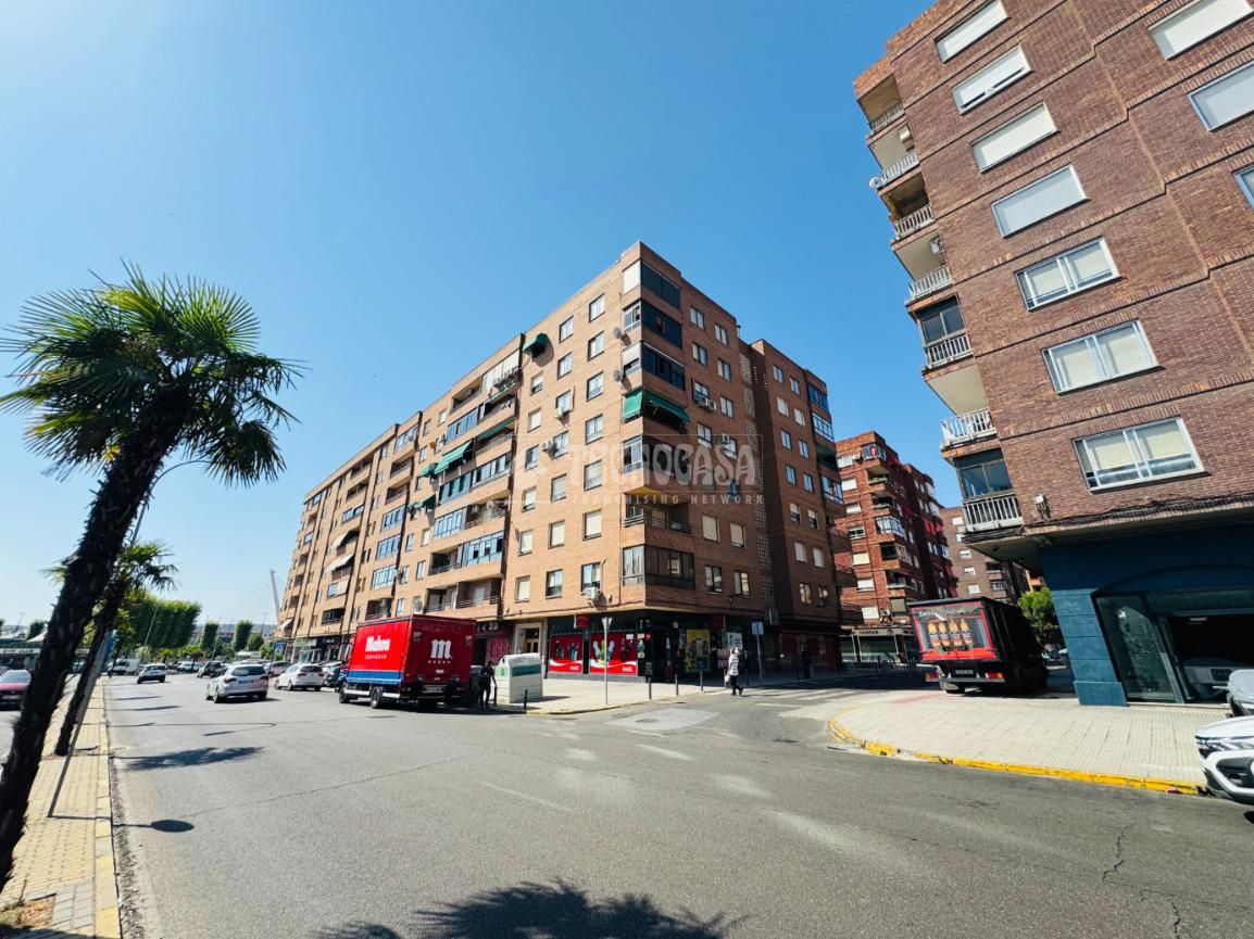 Vista exterior de Pis en venda en Talavera de la Reina amb Aire condicionat, Terrassa i Balcó