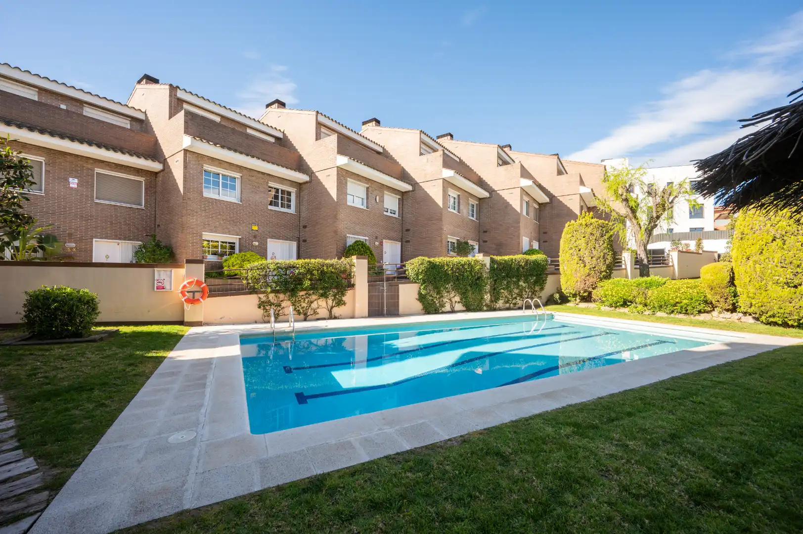 Swimming pool of Detached homes for sale in Sant Cugat del Vallès  with Air Conditioner, Heating and Private garden