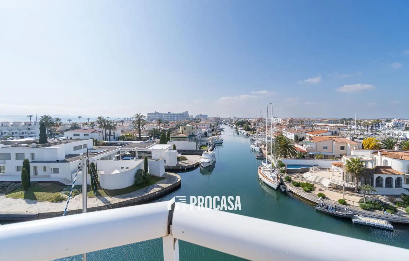 Wohnung zum Verkauf in Empuriabrava mit Klimaanlage, Heizung und Terrasse