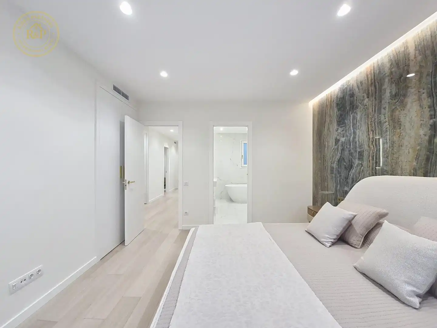 Bedroom of Flat for sale in Barcelona  with Heating, Storage room and Swimming Pool