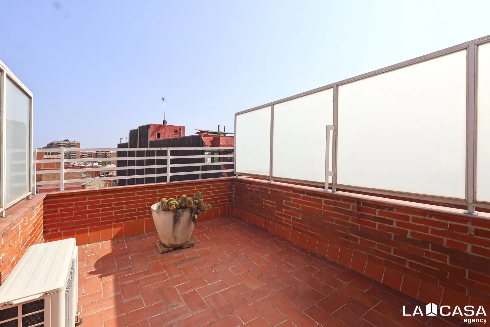 Terraza de Ático en venta en L'Hospitalet de Llobregat con Calefacción, Terraza y Balcón