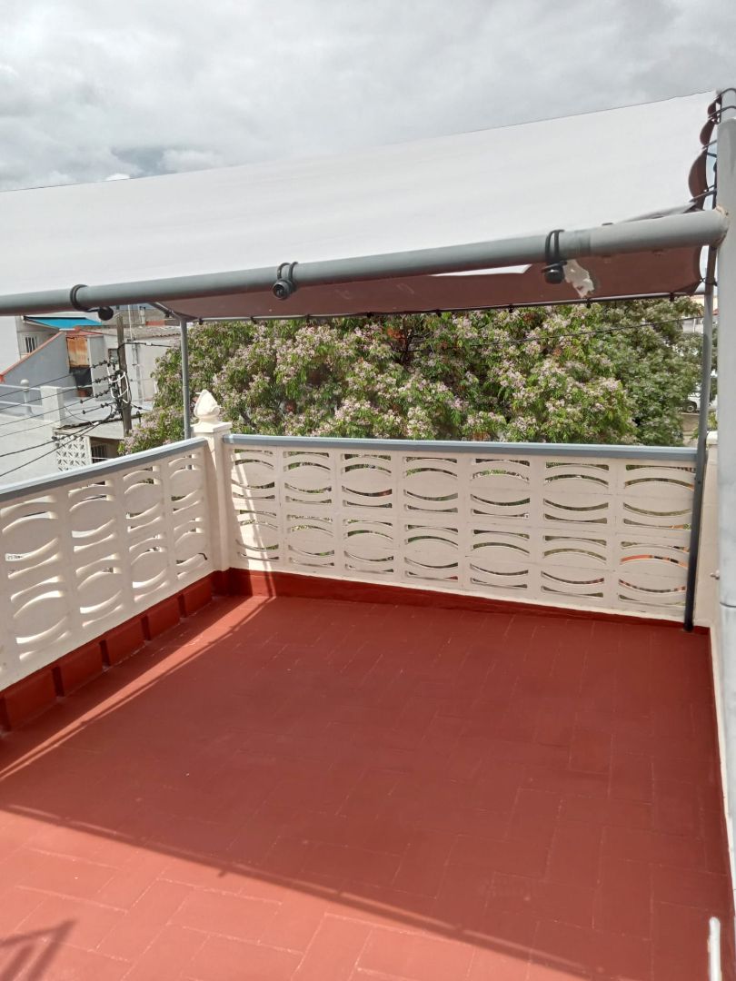 Terrassa de Casa o xalet en venda en Cornellà de Llobregat amb Aire condicionat, Calefacció i Terrassa