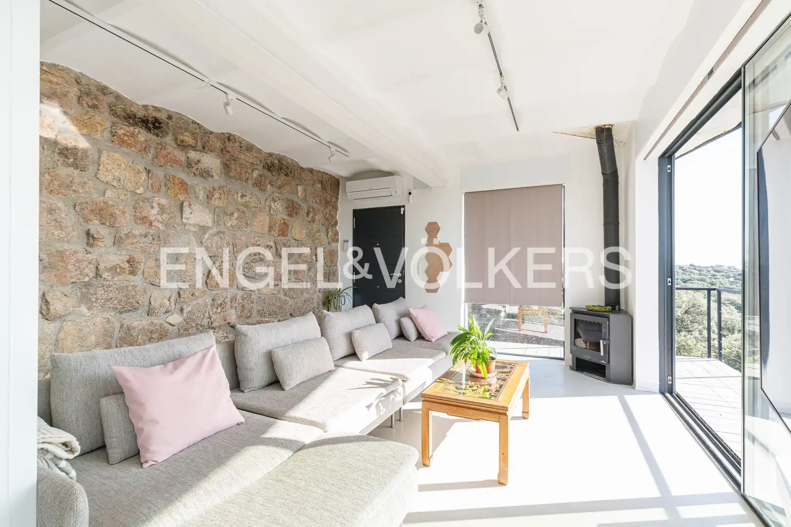 Balcony of Houses for sale in Hoyo de Manzanares  with Air Conditioner, Heating and Private garden