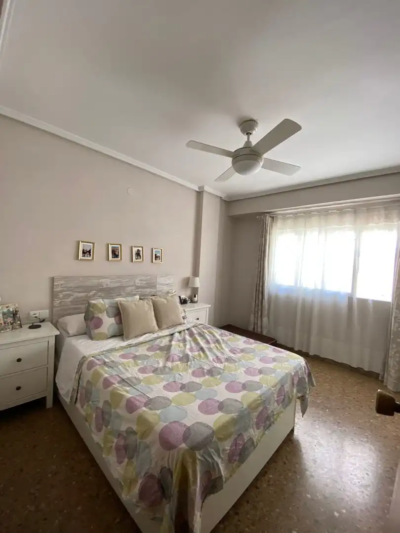 Dormitori de Apartament en venda en Valencia amb Moblat