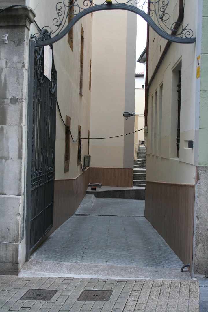 Exterior view of Garage to rent in Oviedo 