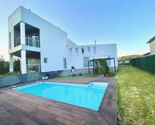 Piscina de Casa o xalet en venda en Miño amb Terrassa, Piscina i Balcó