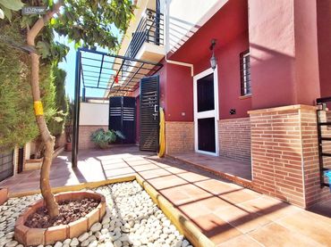 Adossat amb balcó en venda a Campanillas