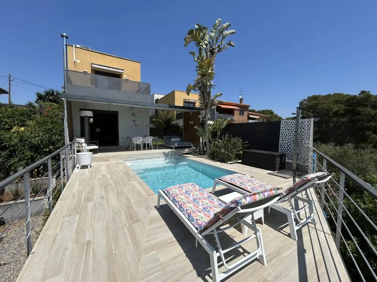 Piscina de Casa o xalet en venda en Cubelles amb Aire condicionat, Calefacció i Jardí privat