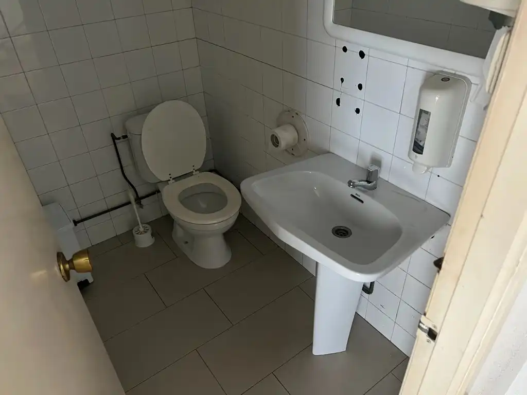 Badezimmer von Fabrikhallen zur Miete in A Coruña Capital 