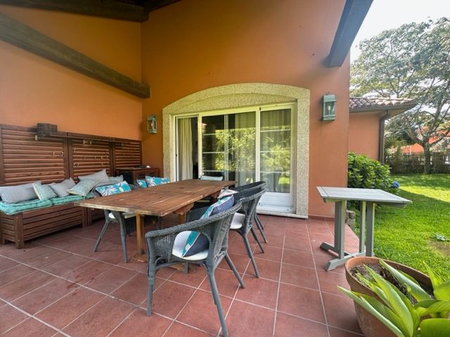 Terraza de Casa o chalet de alquiler en Santiago de Compostela  con Calefacción, Jardín privado y Parquet