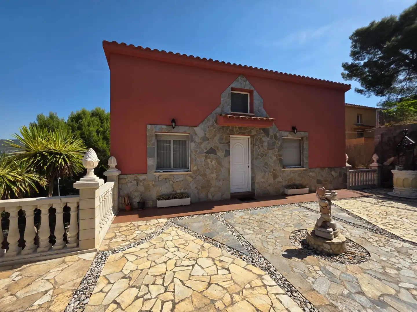 Casa amb terrassa en venda a Vallirana