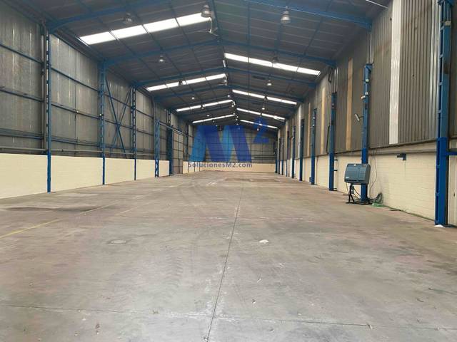 Nave industrial en Venta en Camarma de Esteruelas