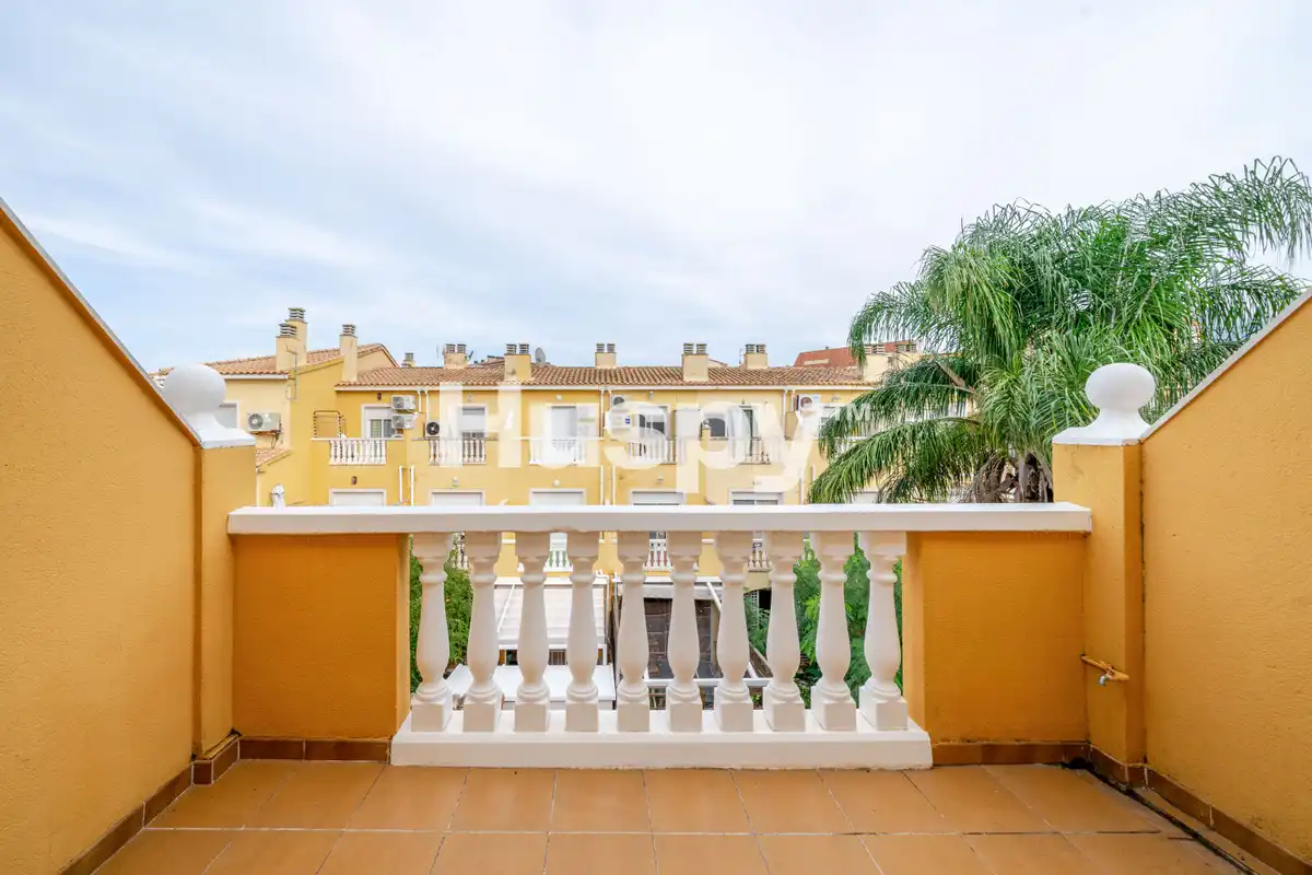 Adosado en venta en Avinguda d'Andalusia