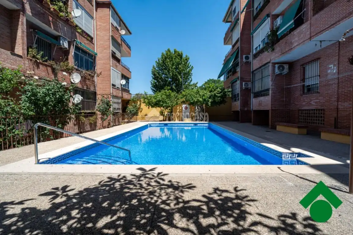 Piscina de Pis en venda en Maracena amb Balcó