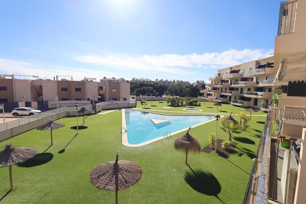 Piscina de Apartament en venda en Orihuela amb Aire condicionat, Calefacció i Terrassa