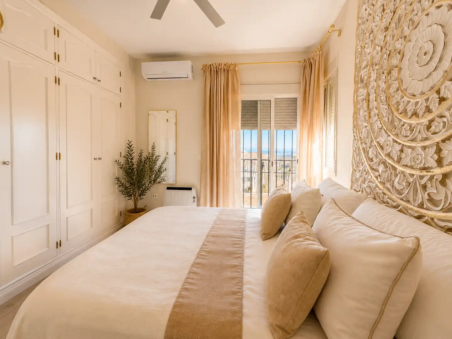Habitación de Casa o chalet en venta en Alhaurín de la Torre con Aire acondicionado, Calefacción y Jardín privado