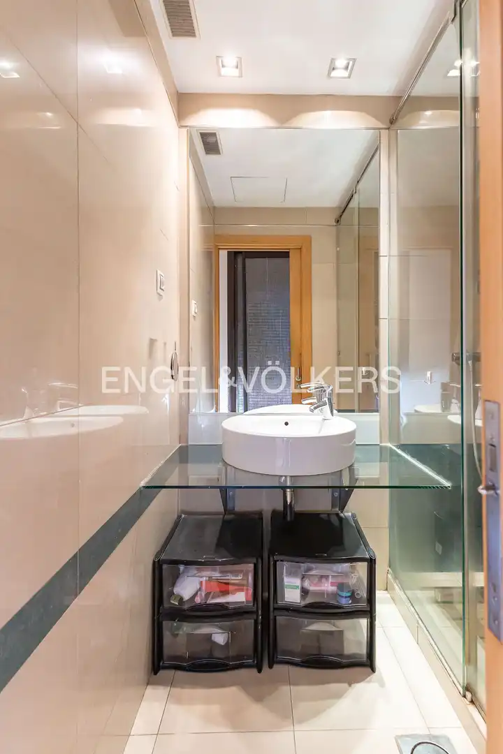 Bathroom of Flat for sale in Madrid  with Air Conditioner, Heating and Parquet flooring