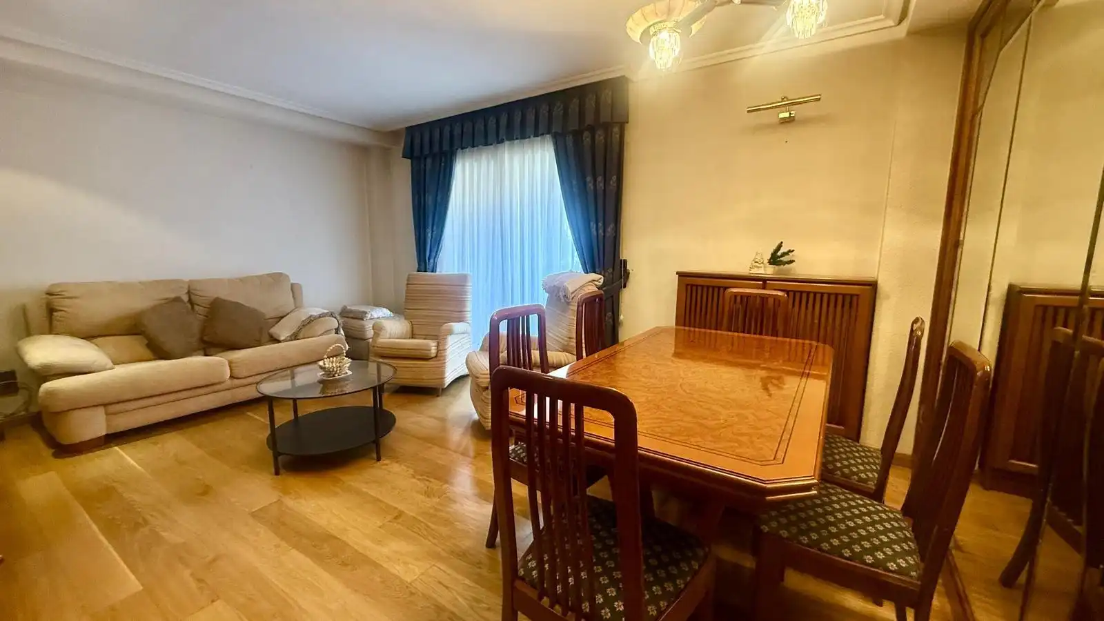 Dining room of Flat for rent in Zaragoza  with Air Conditioner, Heating and Parquet flooring