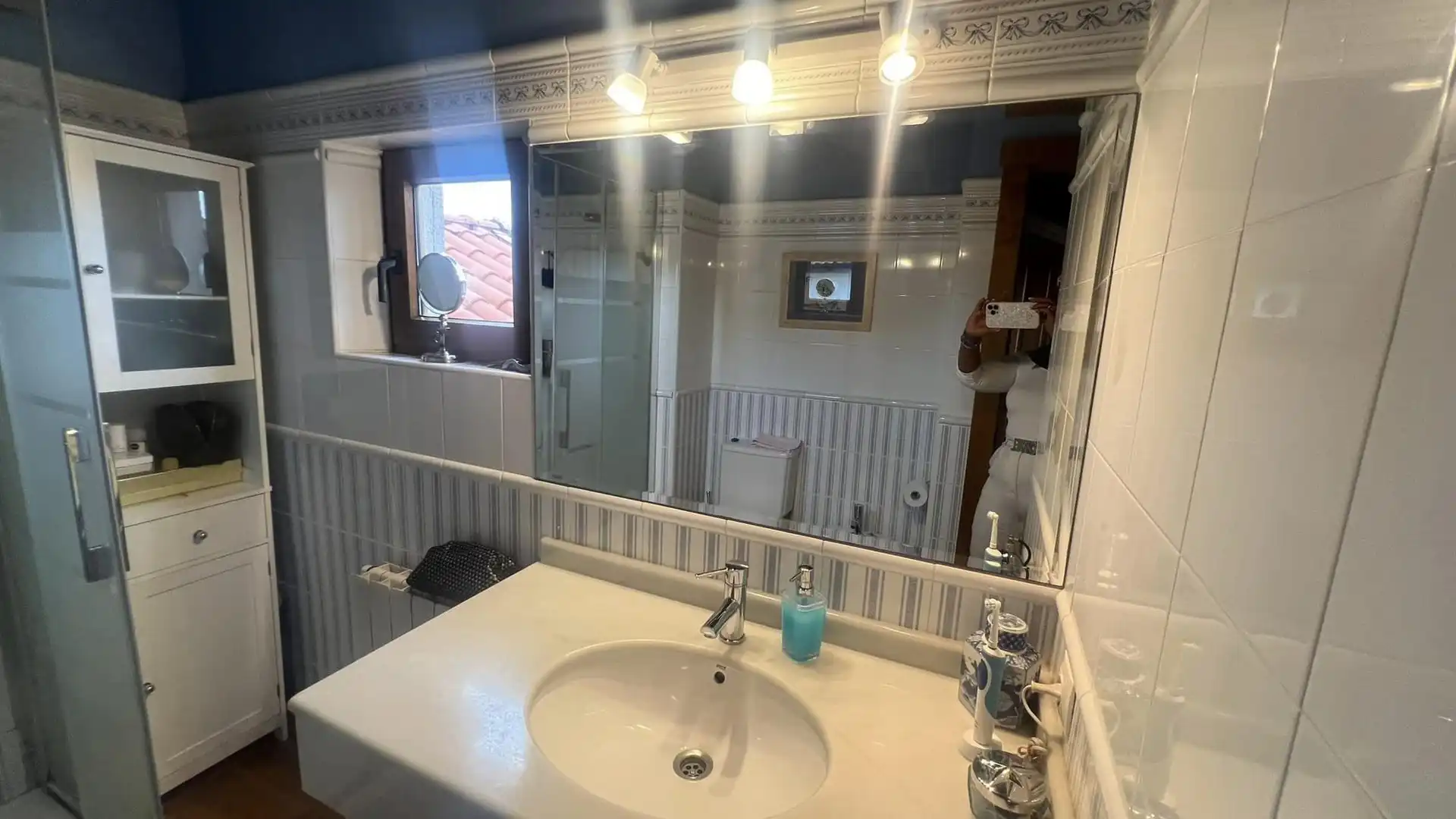 Badezimmer von Haus oder Chalet zum Verkauf in Suances mit Heizung, Privatgarten und Parkett