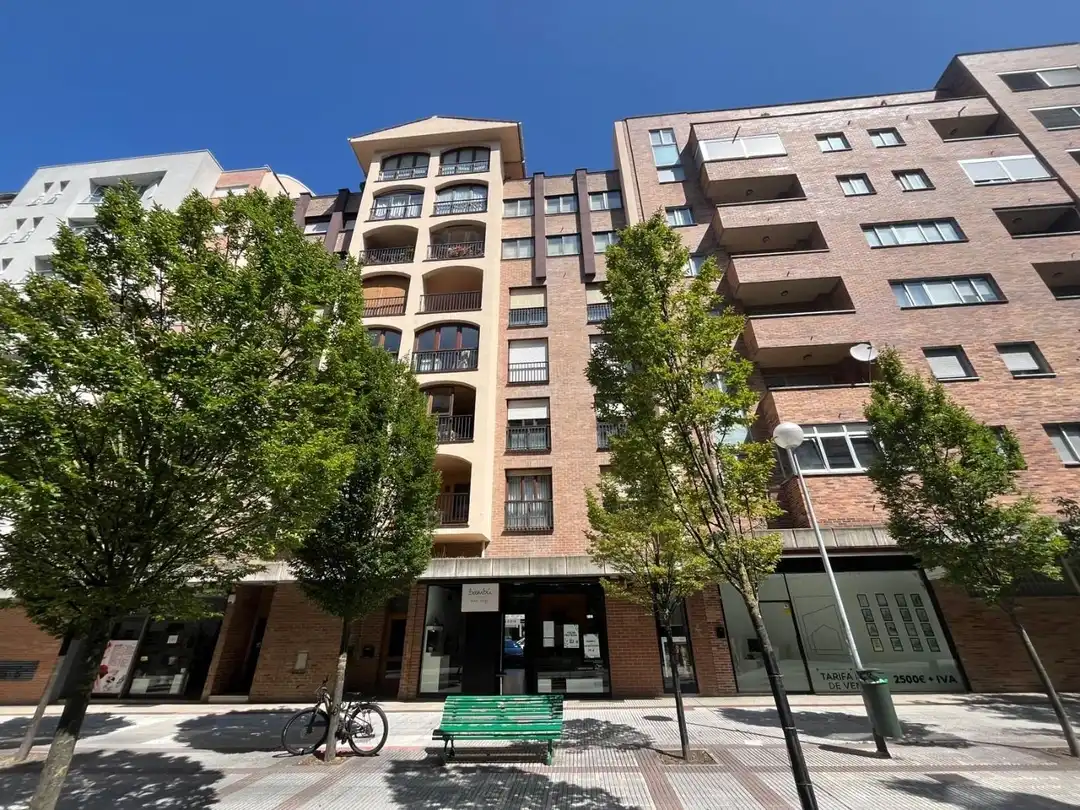 Vista exterior de Piso de alquiler en  Pamplona / Iruña con Calefacción, Terraza y Balcón