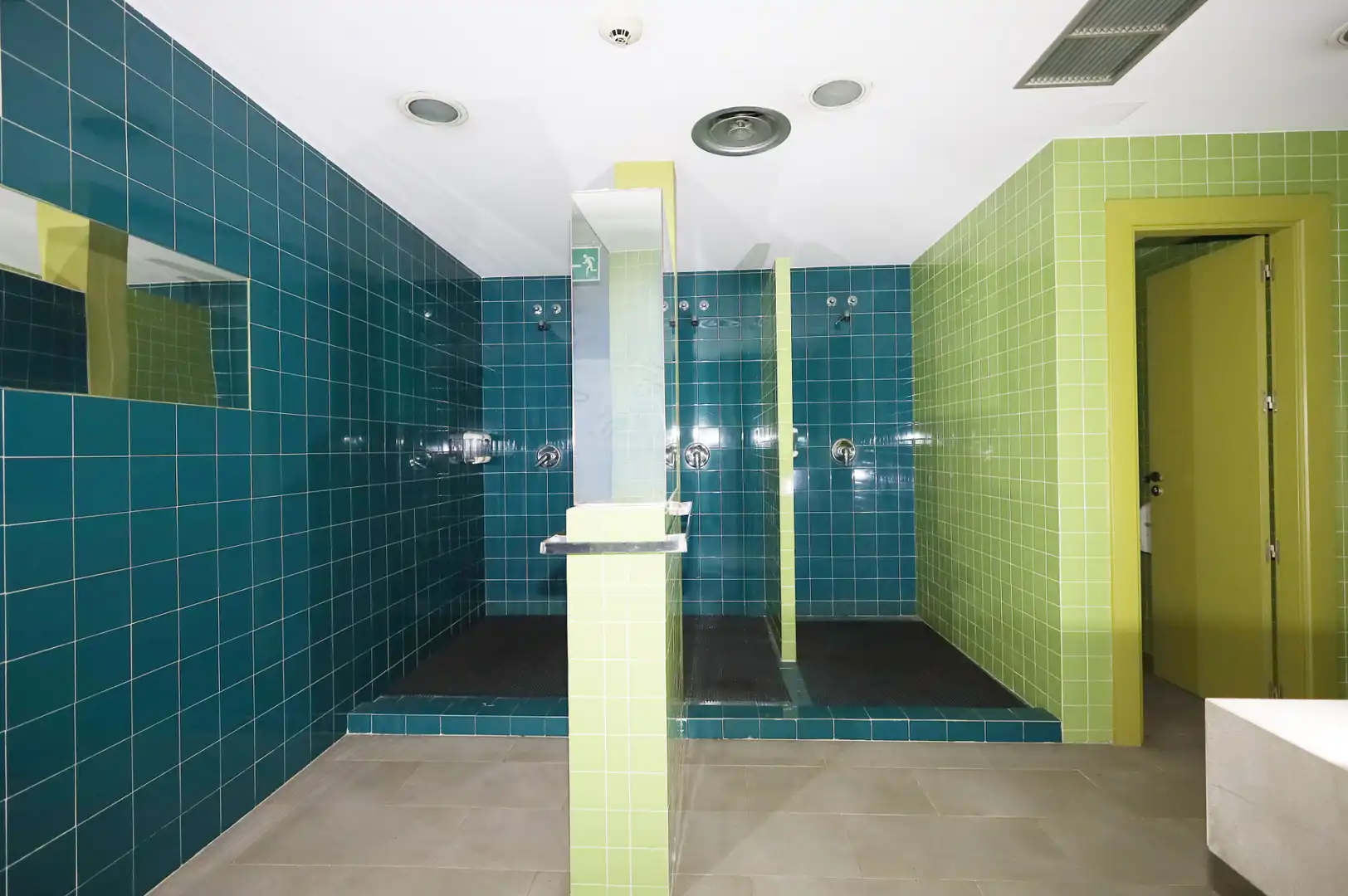 Badezimmer von Geschaftsraum zur Miete in Madrid mit Klimaanlage, Heizung und Möbliert