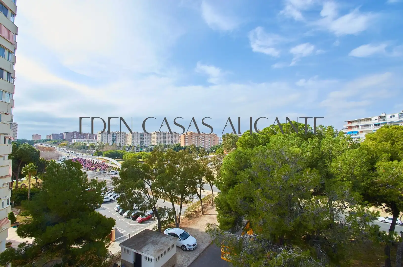 Vista exterior de Apartamento en venta en Alicante / Alacant con Terraza, Trastero y Amueblado