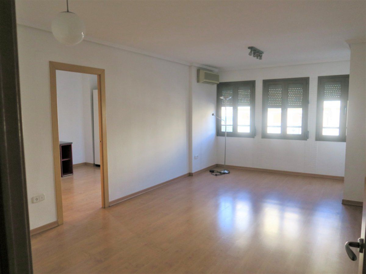 Sala d'estar de Pis de lloguer en  Valencia Capital amb Aire condicionat, Calefacció i Parquet