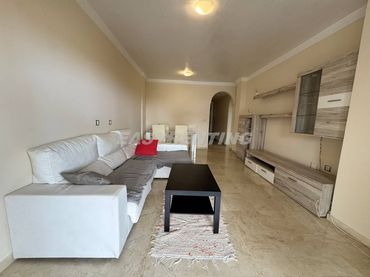 Piso con piscina en venta en Calle Monteros
