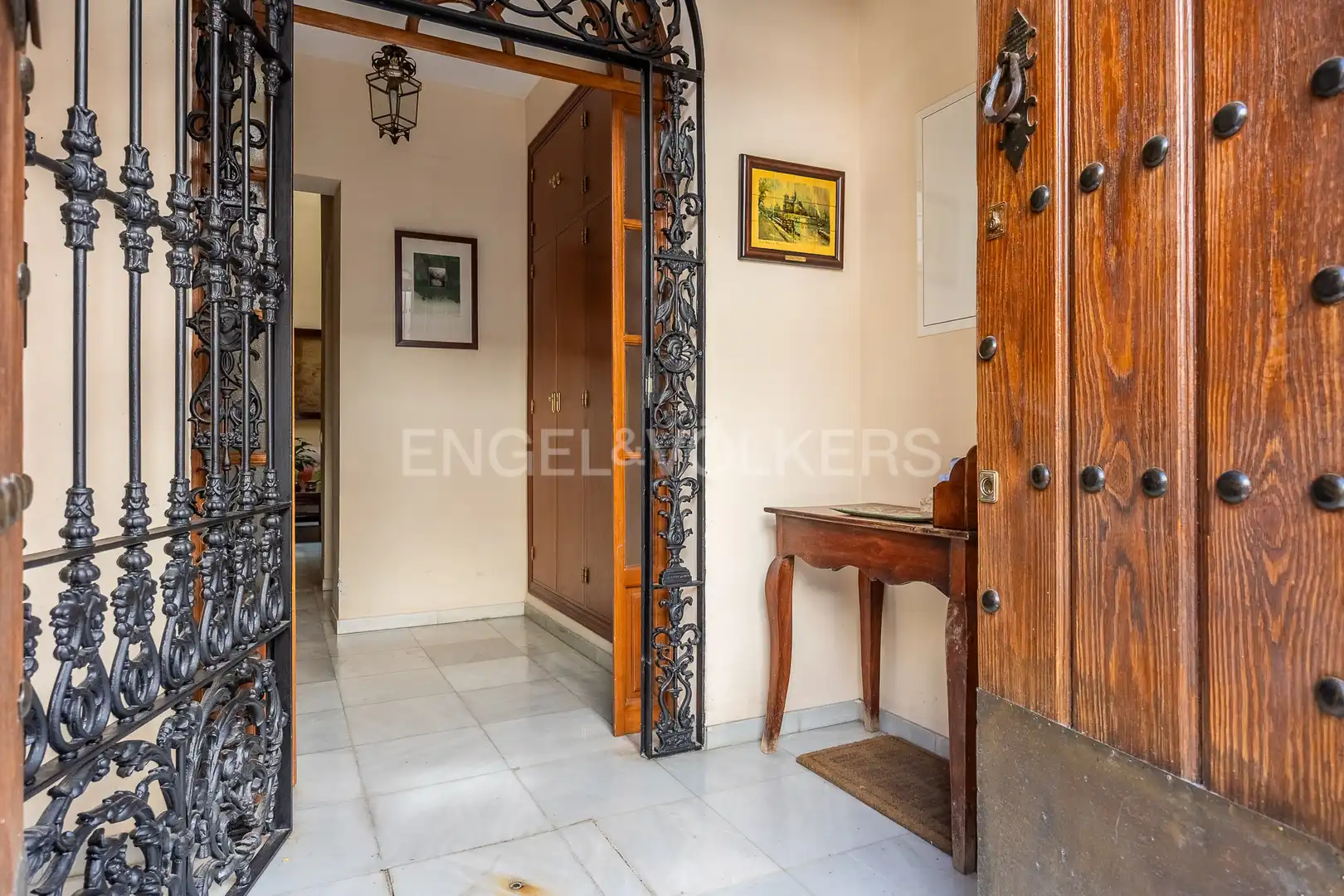 Houses for sale in Sevilla  with Air Conditioner, Heating and Storage room