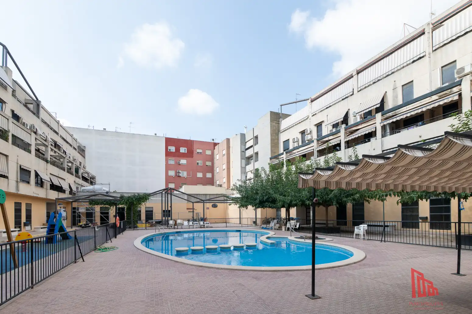 Piscina de Pis en venda en Catarroja amb Aire condicionat, Calefacció i Jardí privat
