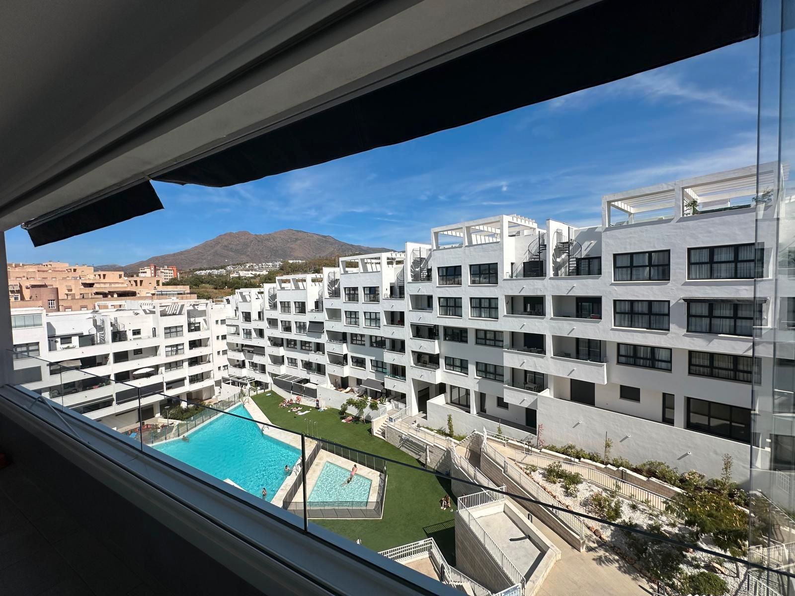 Vista exterior de Pis en venda en Estepona amb Aire condicionat, Calefacció i Parquet