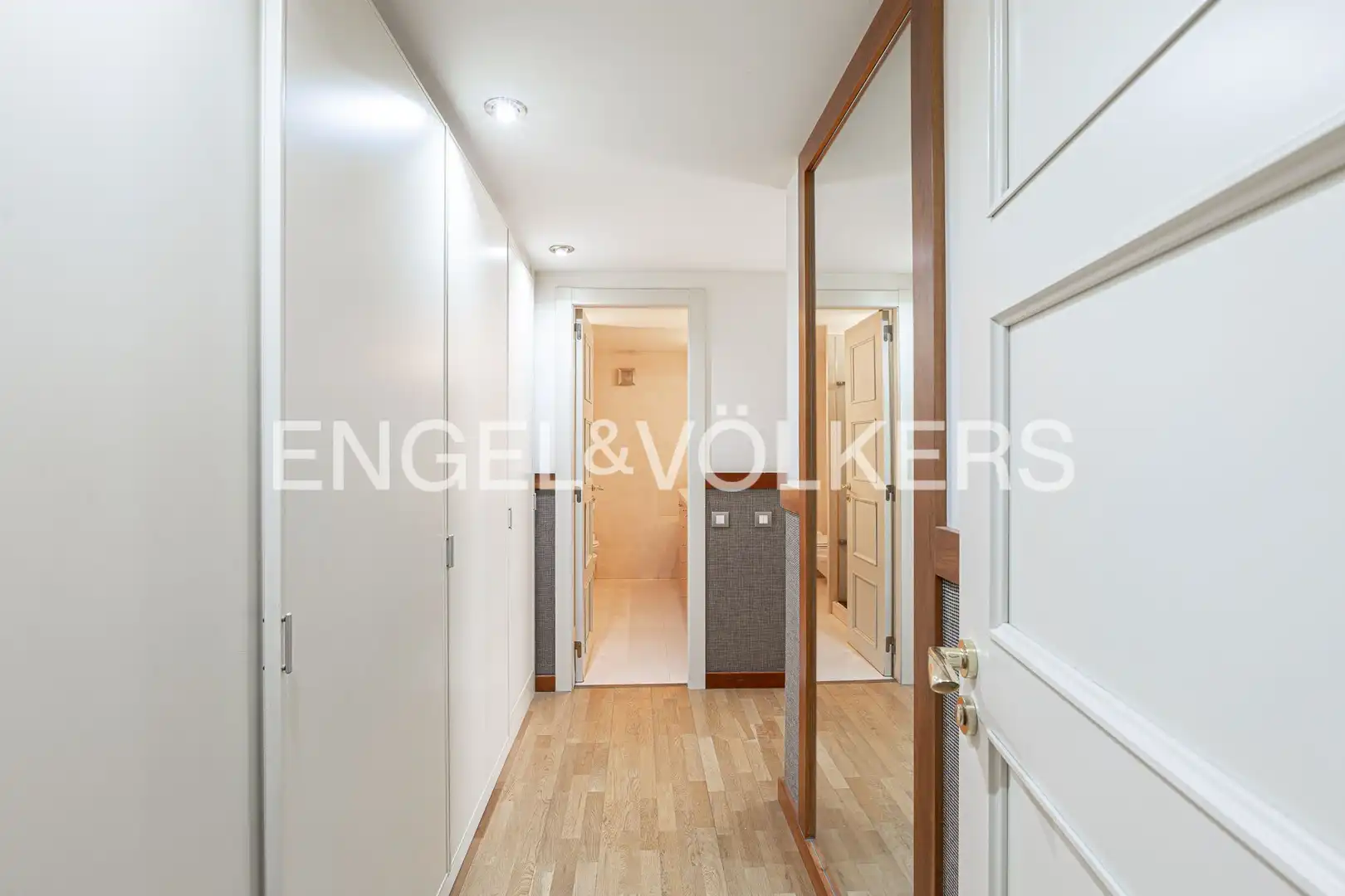 Flat for sale in Barcelona  with Air Conditioner, Heating and Private garden